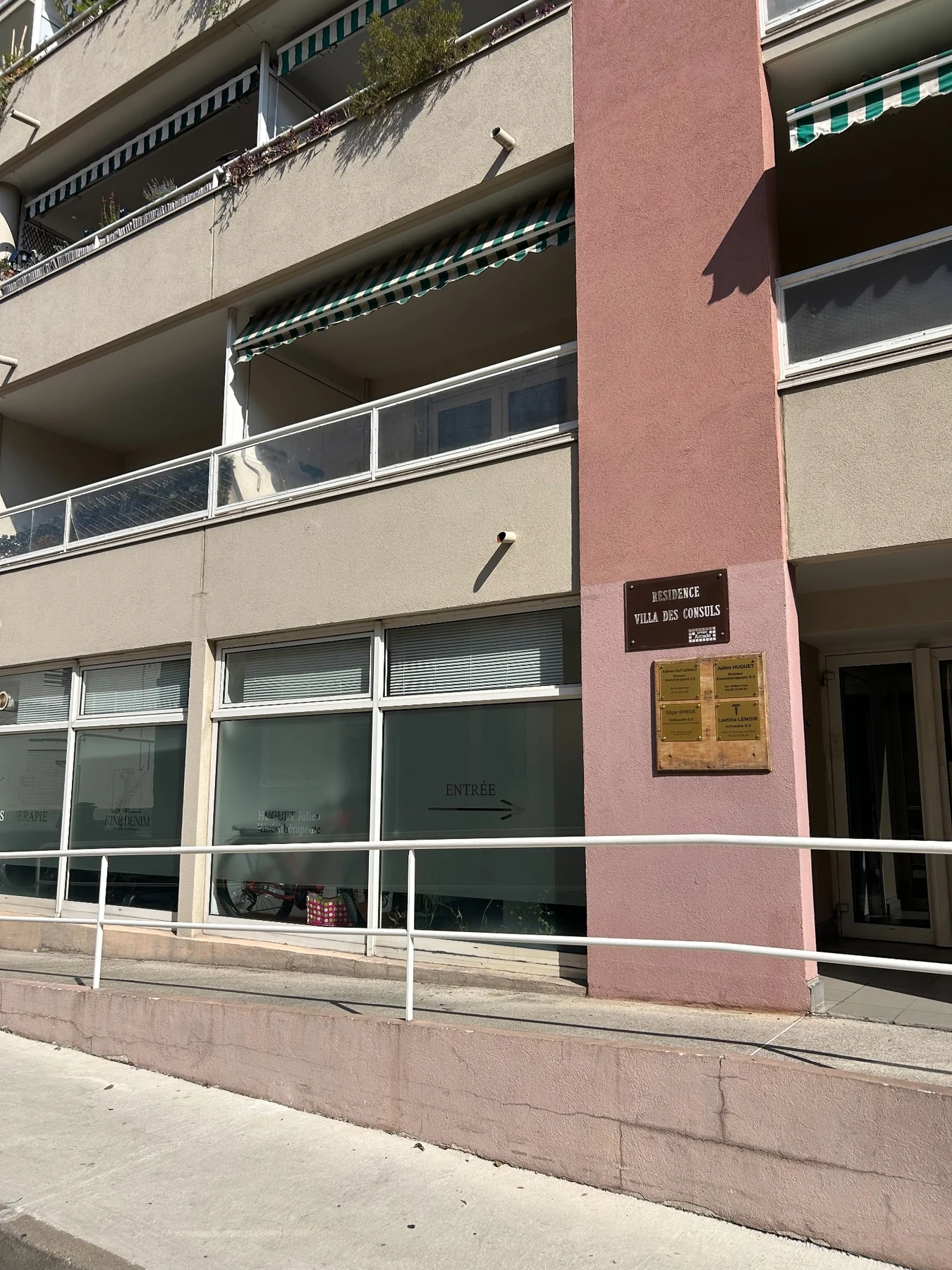 Façade de la résidence Villa des Consuls à Nîmes